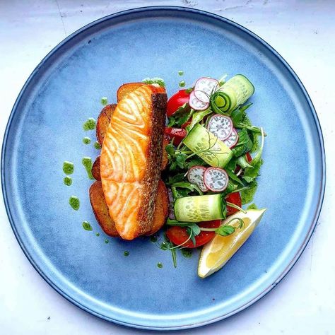 Salmon Plating, Salmon And Salad, Plating Food, Salmon Salad, Food Presentation, Food Plating, Instagram Repost, Amazing Food, Avocado Toast