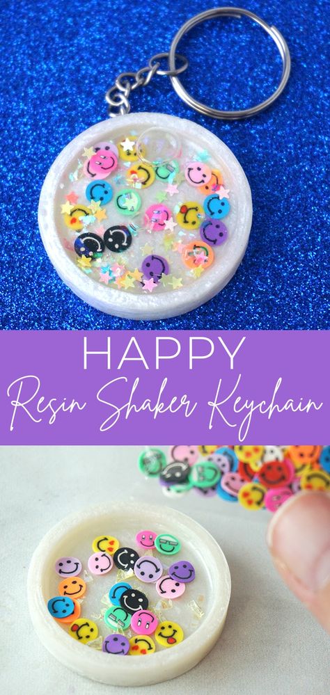 Resin Shaker keychain with UV Resin via @resincraftsblog Uv Resin Alphabet, Uv Resin Crafts To Sell, Resin Shaker Keychain Diy, Resin Crafts Keychain, Diy Shaker Keychain, Uv Resin Keychain Ideas, Resin Charms Diy, Uv Resin Crafts Diy, Keychain Crafts For Kids