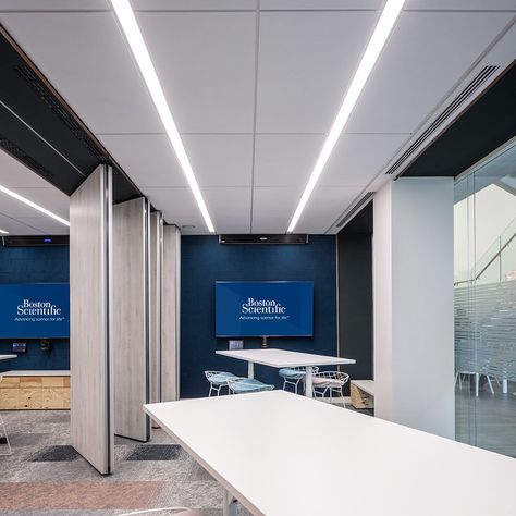 Operable Wall Meeting Room, Operable Wall, Meeting Room Design, Experience Center, Sales Office, Meeting Rooms, Meeting Room, Office Building, Glass Material