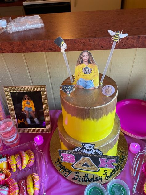 Beyonce Birthday Cake, Beyonce Birthday Party Theme, Beyoncé Cake, Beyonce Themed Party, Beyoncé Party, Beyonce Inspired Outfits, 26th Birthday Cake, Beyonce Birthday, Beyonce Party