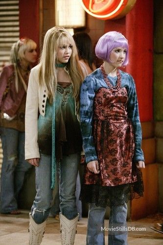 Hannah And Lola Costume, Lilly Hannah Montana, Hannah Montana Show, Hannah Montana Outfits, Hannah Montana Costume, Hannah Montana Forever, Hannah Montana The Movie, Channel Outfits, Miley Cyrus Photoshoot