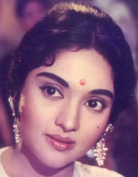 50 List of All Time Best Hindi Heroines Names List 1930-2022 Vaijayanti Mala, Padmini Kolhapure, Sri Devi, Dilip Kumar, South Film, Bollywood Pictures, Retro Bollywood, Indian Star, Indian Cinema