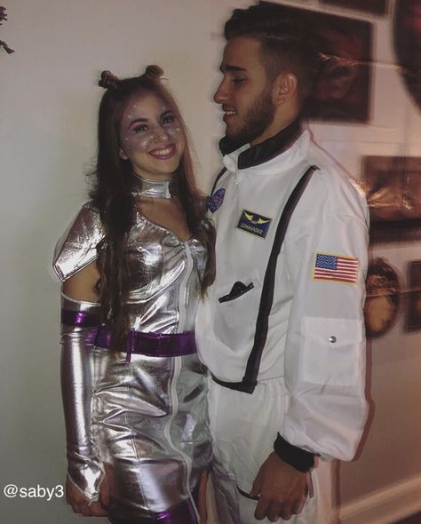 Matching Couple Costumes, Couple Costumes For Halloween, Alien Halloween Costume, Diy Group Halloween Costumes, Best Diy Halloween Costumes, Best Group Halloween Costumes, Halloween Costumes Diy Couples, Best Couples Costumes, Bff Halloween Costumes