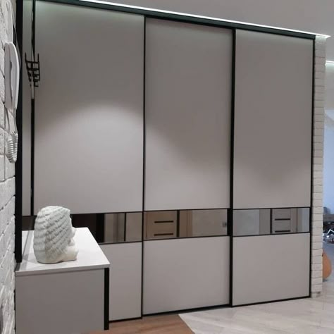 Modern Wardrobe Design Sliding Doors, Wardrobe Design Bedroom Modern, Sliding Wardrobe Designs, Modern Wardrobe Design, Wardrobe Laminate Design, Aesthetic Wardrobe, Sliding Door Wardrobe Designs, Wall Wardrobe Design, Wardrobe Aesthetic