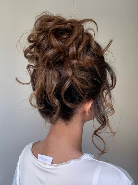 Hair Up Formal Hairstyles, Formal High Updo, Messy Fancy Bun, Curled Up Do, Fancy Buns Hairstyles, Hairstyles Up Do, Fancy Messy Bun, Fancy Bun Hairstyles, Wavy Hair Updo