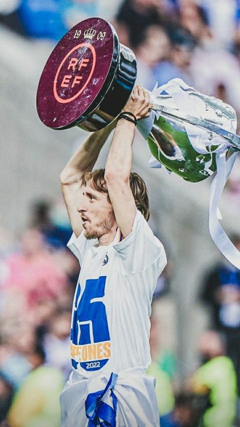 Credit to sehqphotos Laliga Trophy, Thibaut Courtois, Real Madrid Team, Real Madrid Club, Madrid Football, Luka Modric, Real Madrid Football, Real Madrid, Fifa