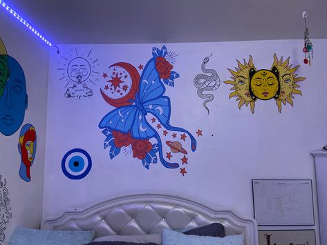 Painting On Bedroom Wall, Painting Room Ideas, Wall Drawing Bedroom, Wall Painting Ideas Bedroom Teenager, Painted Bedroom Doors, Bedroom Art Painting, Wall Mural Art, Captains Quarters, Trippy Room