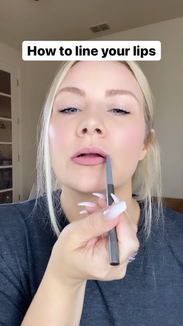 Lip Outline Makeup, Over Lined Lips Tutorials, How To Overline Your Lips Tutorial, How To Line Lips Natural, How To Line Small Lips, How To Over Line Your Lips, Over Lining Lips, How To Outline Lips, Line Lips