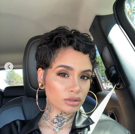 Kehlani Short Hair, Pixie Cut Curly Hair, Face Beat Makeup, Short Curly Pixie, Tattoed Women, Short Curly Haircuts, Curly Pixie, Super Short Hair, Hair Cut Ideas