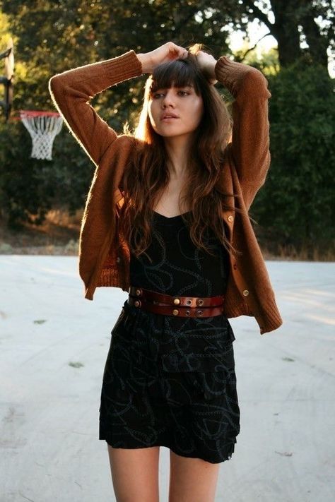 Natalie Off Duty, Bohemian Outfit, Annie Clark, 2010s Fashion, Model Pose, Boho Hippie Chic, St Vincent, Love Clothing, Fashion Victim