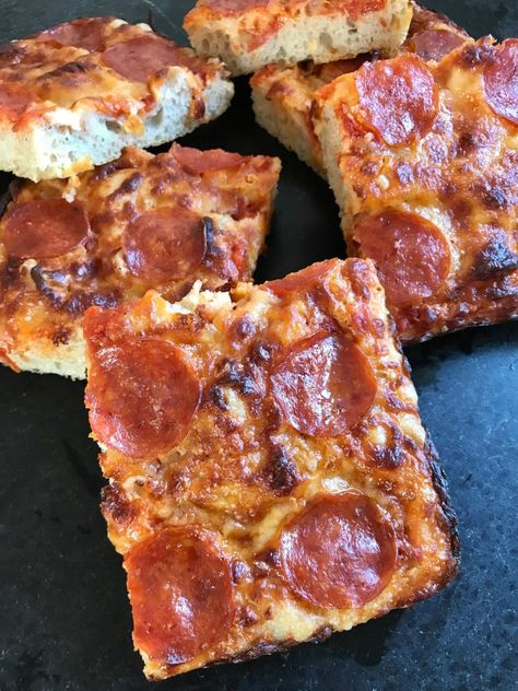 Crispy Foccacia Bread, Pepperoni Bread, Pizza Focaccia, Foccacia Bread, Focaccia Pizza, Pizza Day, Focaccia Bread, Pizza Recipes Homemade, Bread Bun