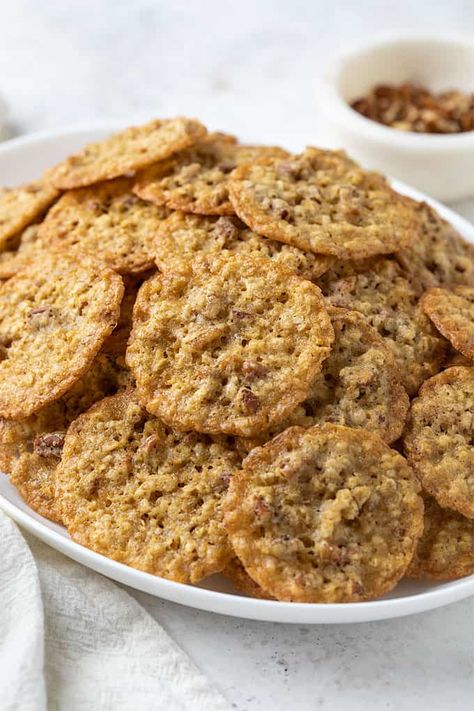 Easy Pecan Desserts, Pecan Desserts Easy, Oatmeal Lace Cookies Recipe, Pecan Dessert Recipes, Cookies With Pecans, Lace Cookies Recipe, Oatmeal Lace Cookies, Oatmeal Dessert, Cookies Oatmeal