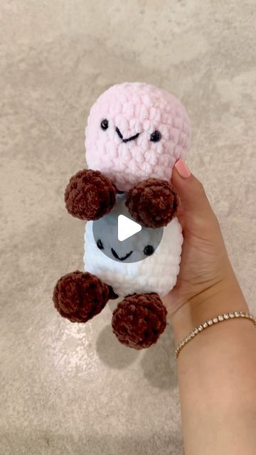 CUTE CROCHET PLUSHIES on Instagram: "Marshmallows 🩷🤍  Pattern @xstitchesandco   • • • #crochet #crochettutorial #marshmallows #jellycat #crochetplush #crochetplushie #amigurumi #fibreart #crochetersofinstagram #crochetaddict #crochetpattern" Marshmallow Crochet Pattern, Jelly Cat Crochet Patterns, Crochet Marshmallow Pattern, Crochet Jellycat, Cute Crochet Plushies, Crochet Marshmallow, Crochet Cake, Cute Marshmallows, Jelly Cat