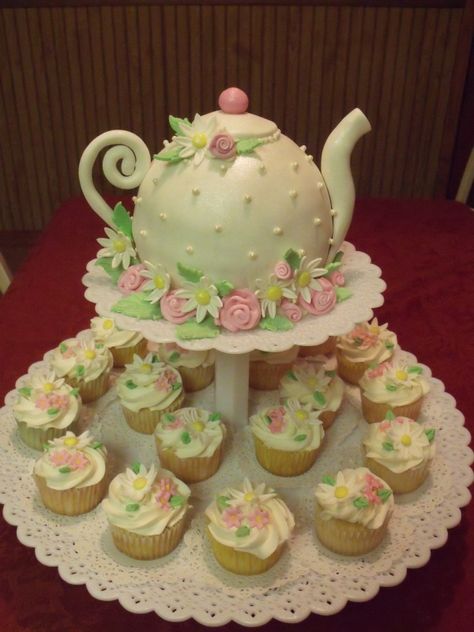 I try to have a "show stopper" dessert at each tea I host. For my very first tea I made a teapot cake like this. It's really super easy with the cake pans they have today on the market. Teapot Cake, Pot Cakes, Tea Party Cake, Mini Torte, Tea Party Birthday, Unique Cakes, Cake Tutorial, Tea Cakes, Fondant Cakes