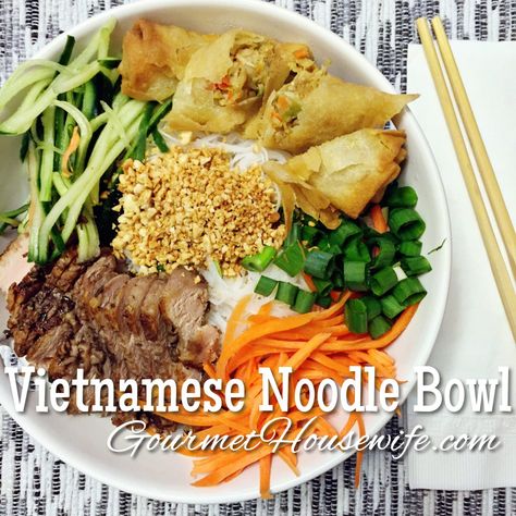 Vietnamese noodle bowls (Vietnamese bun) are easy, healthy and most importantly delicious. Serve with Sriracha, soy sauce and chili oil. Vegetarian Noodle Bowls, Vietnamese Noodle Bowl, Shrimp Rice Noodles, Rice Noodle Bowl, Green Leaf Lettuce, Vegetarian Noodles, Vermicelli Recipes, Salt And Pepper Shrimp, Shrimp Rice