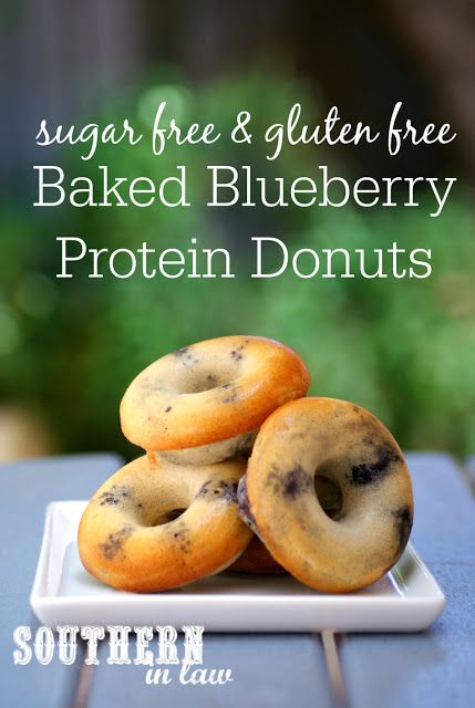 Low Carb Blueberry Protein Donuts Recipe - baked donuts recipe, sugar free, high protein, gluten free, protein powder, healthy, low fat, low calorie Baked Donuts Recipe, Protein Donuts Recipe, 1000 Calorie, Menu Sarapan Sehat, Donut Pan, Protein Donuts, Baked Donut Recipes, Protein Baking, High Protein Desserts