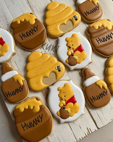 Pumpkin Winnie The Pooh, Winnie The Pooh Ideas 1st Birthdays, Winnie The Pooh Cookies Baby Boy, Winnie The Pooh Birthday Cookies, Winnie The Pooh 1st Birthday Ideas, Winnie The Pooh Royal Icing Cookies, Winnie The Pooh Baby Shower For Girl, Winnie The Pooh Baby Announcing Ideas, Pooh Cookies Decorated