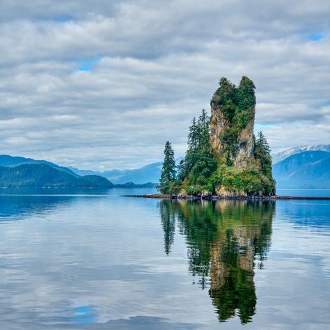 Ketchikan, Alaska: More than just the "Salmon Capital of the World," this vibrant coastal town is a treasure trove of natural beauty, cultural richness, and outdoor adventure. 🐟🛶🌲 ✨ Explore the world's largest collection of totem poles, exploring the Tlingit heritage. ✨ Hike, kayak, or zip-line through lush rainforests and majestic mountains. ✨ Savor fresh seafood delicacies while strolling the charming Creek Street boardwalk. ✨ Witness the breathtaking Misty Fjords National Monument – a tru... Ketchikan Alaska, Totem Poles, Ocean Cruise, Holland America, Adventure Bucket List, Majestic Mountains, Coastal Town, Fresh Seafood, Coastal Towns