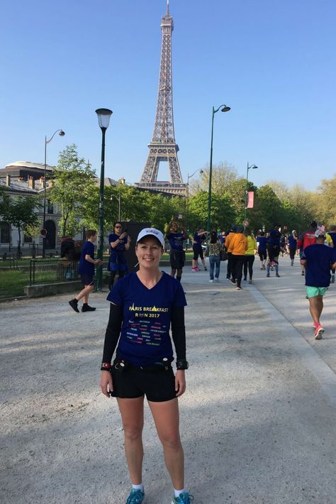 Tips for running the Paris Marathon: how races in the US and France compare and what you need to know logistically to be ready for the big day! #joinusinfrance #parismarathon Marathon Preparation, Marathon Prep, Training For A 10k, Running 5k, Running Hats, Marathon Runners, Asics Men, Half Marathon Training, Running Socks