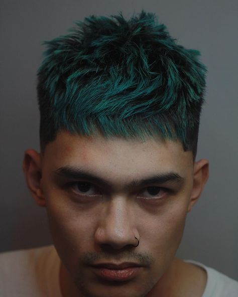 If you're looking for a big change, go for emerald green hair. It's fun, fresh, and unique. You are bound to turn heads with this hair in every room you enter. Click the article link for more photos and inspiration like this // Photo Credit: Instagram @cutbackbarbers // #darkemeraldgreenhair #emeraldgreenhair #emeraldgreenhaircolor #emeraldhair #emeraldhaircolor #greenhair #ombreemeraldgreenhair #shortemeraldgreenhair Green Hair Men, Emerald Green Hair, Emerald Hair, Dark Green Hair, Green Hair Dye, Hair Tinsel, Hair Laid, Hair Color Highlights, Hair Shades