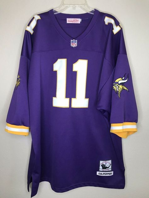 Ny Style, American Football Jersey, Hippie Style Clothing, Mens Casual Dress Outfits, Jersey Outfit, Shirt Store, Minnesota Vikings, Football Jersey, Fan Gear