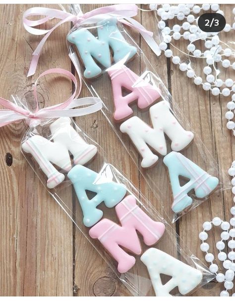 Mom Decorated Sugar Cookies, Mama Cookies Decorated, Mothers Day Cookies Ideas, Mother’s Day Cookies Decorated, Mother’s Day Sugar Cookies, Mothers Day Cookies Decorated, Mothers Day Sugar Cookies, Mom Cookies, Small Easter Gifts