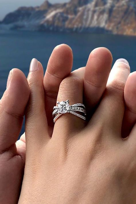 Unique Engagement Rings Diamond, Solitaire Ring Designs, Stylish Engagement Rings, Couple Ring Design, Engagement Rings Unique, Cathedral Setting, Cute Engagement Rings, Diamond Rings Design, Couple Wedding Rings