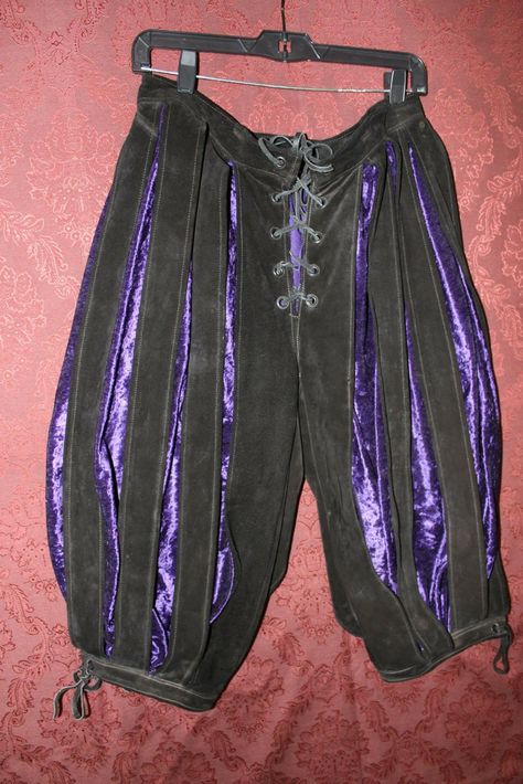 Jester Pants, Jester Clothes, Jester Fashion, Jester Aesthetic, Jester Outfit, Ren Faire Ideas, School Fashion, Stuff I Want, Fashion Designer