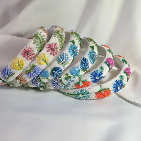 Homemade Bangles, Embroidered Bangles, Diy Baby Bows Headbands, Diy Earrings Materials, Fabric Bangles, Silk Thread Bangles Design, Textile Earrings, Silk Bangles, Diy Earrings Easy