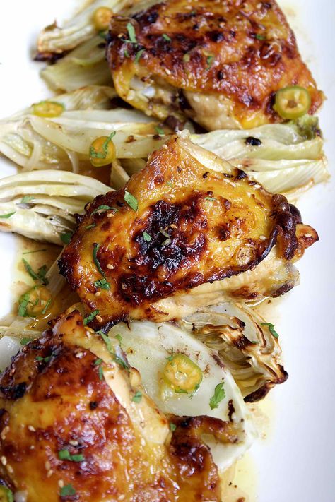 Roasted caramelized chicken with fennel Roasted Chicken With Fennel, Caramelised Chicken, Chicken With Fennel, Caramelized Chicken, Chicken Fennel, Fennel Recipes, Amazing Chicken, Roasted Fennel, Chicken Recipies