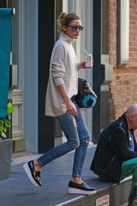 A Week in Her Style: Olivia Palermo - College Fashion Olivia Palermo Style Casual, Olivia Palermo Style Winter, Olivia Palermo Street Style, Olivia Palermo Outfit, Estilo Olivia Palermo, Olivia Palermo Style, Classic Style Outfits, Paul Joe, Looks Street Style