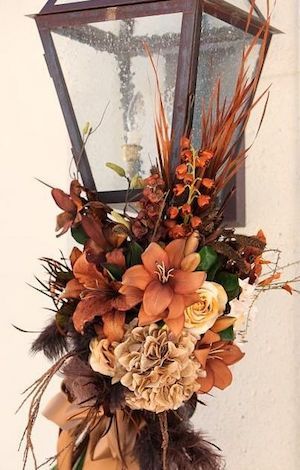 Get your yard ready for Fall with these cheap and easy outdoor fall decor ideas.  Whether it’s a yard, garden, or porch display, you’re sure to find beautiful fall inspiration for your home here. DIY Outdoor Pumpkins trash bag + plastic bags + newspaper + tape + latex paint + urethane + pipe + urn … Fall Topiaries, Topiary Centerpieces, Dekoratívne Vence, Fall Lanterns, Fall Lantern, Fall Stuff, Fall Deco, Fall Thanksgiving Decor, Autumn Decorating