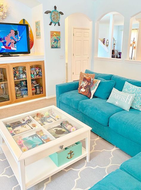 Lilo And Stitch Room, Cinderella Bedroom, Little Mermaid Bathroom, Stitch Room, Disney House Ideas, Disney Themed Rooms, Casa Disney, Disney House, Deco Disney