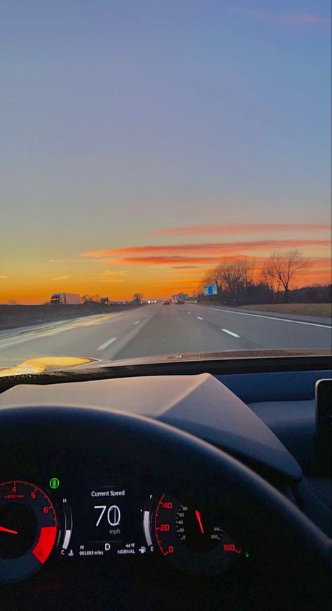 POV of driving a car on the highway with a sunset Driving On Highway Aesthetic, Highway Driving Aesthetic, Kentucky Road Trip, Kentucky Aesthetic, Highway Aesthetic, Driving On Highway, Driving Highway, Nicole Martin, Samantha Nicole