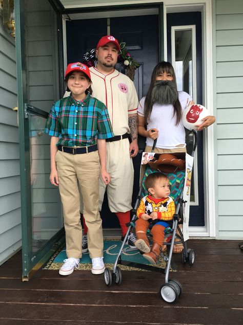 Many T.Hanks! #familycostumes #groupcostumes #couplecostumes #tomhanks #tomhankscostumes #forrestgump #toystory #aleagueoftheirown #castaway #halloweencostumes #familycostume Forrest Gump, Group Costumes, Family Costumes, Tom Hanks, Couples Costumes, Toy Story, Baby Strollers, Halloween Costumes, It Cast