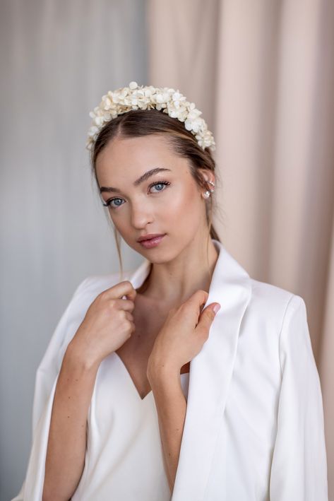 Simple Floral Headpiece, Wedding Flower Headband, Flower Reef, Dried Flowers Hair, Floral Bridal Crown, White Hydrangea Wedding, Flower Headband Wedding, Floral Headpiece Wedding, Beautiful Wedding Hair