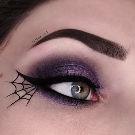 Witch Eyeshadow Halloween, Makeup Looks For Witches, Halloween Eye Makeup Witch, Witch Makeup Ideas Purple, Women Witch Makeup, Easy Halloween Makeup Ideas Simple Witch, Simple Witchy Makeup Looks, Witches Halloween Makeup, Witch’s Makeup