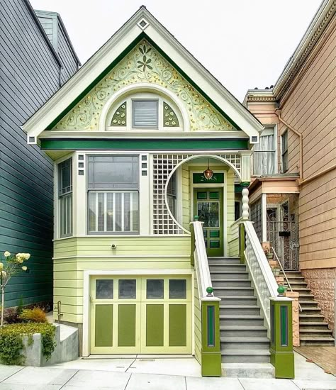 Houses That Are Green, Eccentric House Exterior, Eclectic Exterior House, Funky House Exterior, Whimsical House Exterior, California Homes Exterior, California House Exterior, 1920s House Exterior, Pretty House Exterior