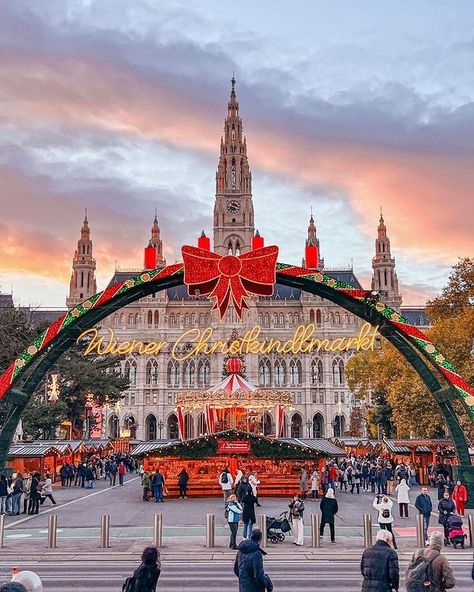 Vienna 🇦🇹 (@vienna_austria) • Instagram photos and videos Winter Wallpaper Cute, Winter Snapchat, Cute Winter Aesthetic, Vienna In Winter, Vienna Winter, Winter Aesthetic Snow, Vienna Christmas, Aesthetic Snow, Swarovski Christmas