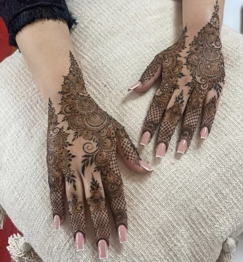 Mahendi Designs Pakistani, Pakistani Mendhi Design, Pakistani Dulhan Mehndi Designs, Bridle Mehndi Design Pakistani, Mehendi Pakistani Henna Designs, Kashee's Mehndi Designs, Front Mehndi Design, Finger Henna Designs, Rose Mehndi Designs