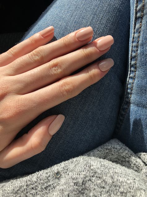 Shiny Nude Nails, Solid Colour Acrylic Nails, Nude Colour Nails, Beige Nude Nails, Beige Ombre Nails, Nude Beige Nails, Solid Colour Nails, Ongles Beiges, Shiny Nails Designs