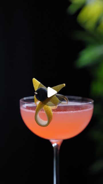 Drinks Decoration Ideas, Grapefruit Garnish, Grapefruit Peel, Fruit Garnish, Drink Decorations, Cocktail Garnish, August 28, Sweet Words, Summer Cocktails