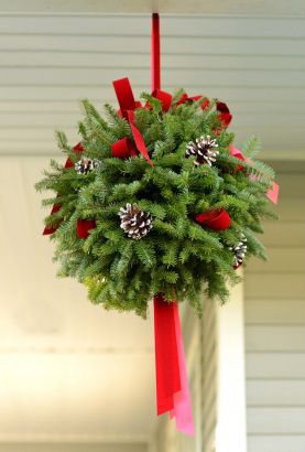 Diy Kissing Ball, Christmas Hanging Baskets, Christmas Topiary, Kissing Balls, Kissing Ball, Christmas Planters, Christmas Porch Decor, Christmas Greenery, Holiday Magic