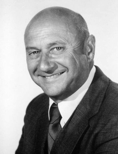 Donald Pleasence Escape To Witch Mountain, Witch Mountain, Donald Pleasence, Halloween Horror Movies, Bond Films, Bond Movies, The Great Escape, Stage Actor, Great Escape