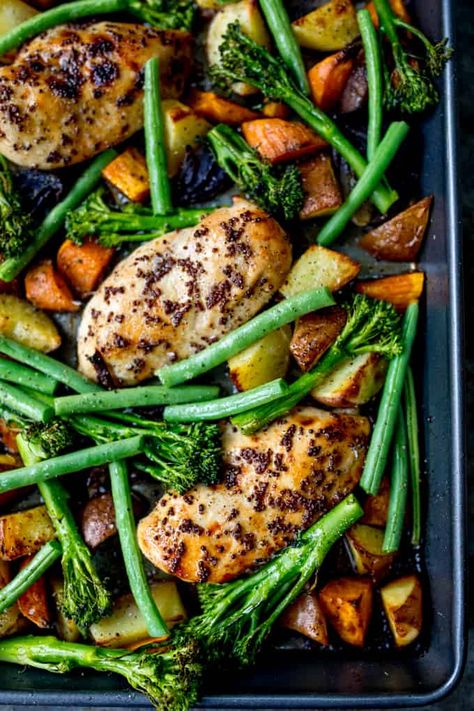 Sheet Pan Honey Mustard Chicken with Vegetables - A healthier option when you want a quick and easy dinner! Gluten free too! Chicken With Vegetables, Kitchen Sanctuary, Honey Lemon Chicken, Healty Dinner, Chicken And Butternut Squash, Honey Mustard Chicken, Mustard Chicken, Pan Meals, Sheet Pan Dinners