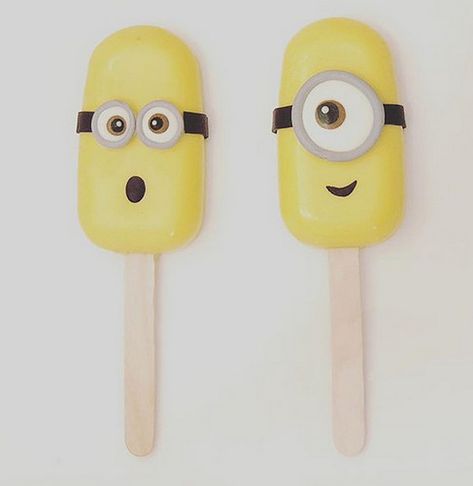 Minion Cakesicles, Cake Popcicles Ideas, Cake Sickles, Dipped Strawberries Recipe, Fun Cake Pops, Lotus Cake, Popsicles Cake, Ice Cream Cake Pops, Cake Popsicles