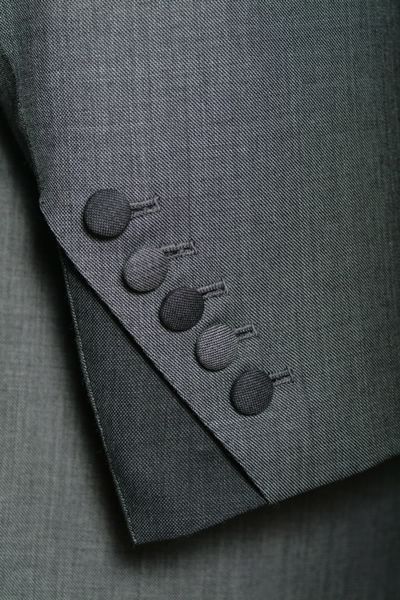 Manset Lengan, Detail Couture, Tailor Made Suits, Tailoring Details, Tailoring Techniques, Bespoke Clothing, Sleeves Designs For Dresses, Bespoke Tailoring, Savile Row