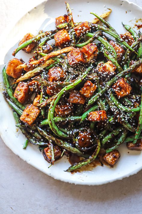 Garlicky Green Beans and Tofu Green Bean Entree Recipes, Tofu And Beans, Green Bean Lunch, Recipes Using Green Beans, Salads With Green Beans, Dinner With Green Beans, Lentil And Bean Recipes, Vegan Green Beans Recipe, Vegan Green Beans