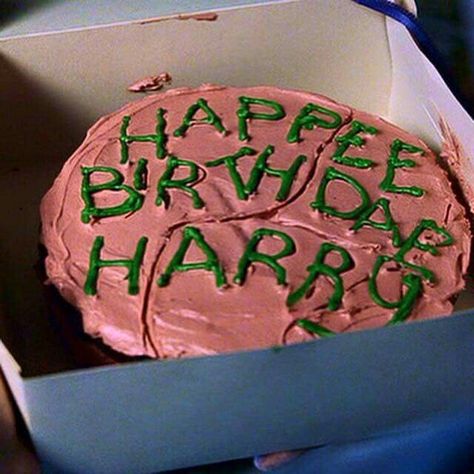 Harry Potter Pasta, Birthday Cake 19, Birthday Cake Homemade, Harry Potter Youtube, Happy Birthday Harry Potter, Butter Beer, Harry Potter Birthday Cake, Harry Potter Golden Snitch, Harry Birthday