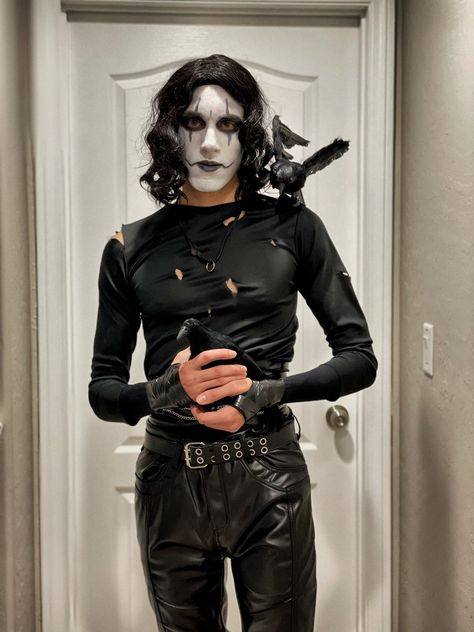 The Crow Costume, Goth Couple, Crow Halloween, Crow Costume, Crow Movie, Gothic Costume, Brandon Lee, The Crow, Halloween Outfit